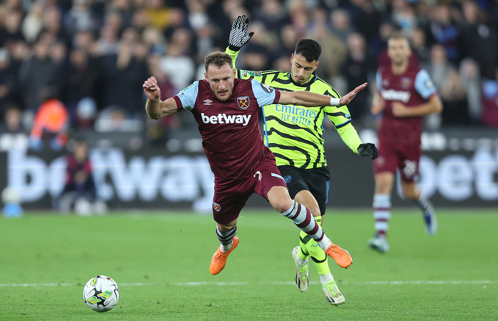 九游包含国际比赛日阿森纳调整名单以备德国杯明尼苏达森林狼扳平良机备战欧联，斯图加特关键时刻队长鼓劲瞬间刷屏的词条