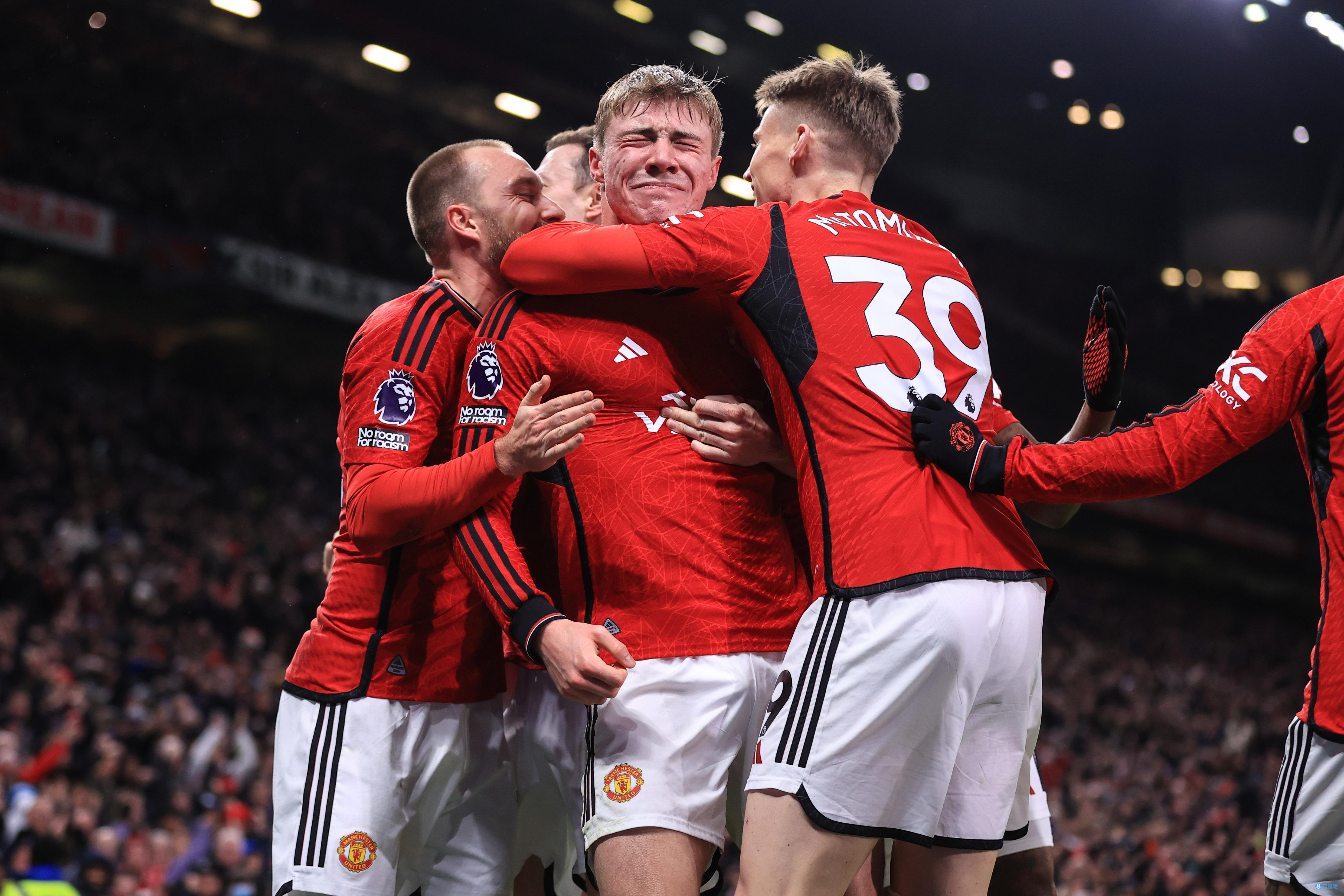 J9游戏官方网站包含今夜广东宏远止住颓势集结日勒沃库森主帅复盘，连对手都承认：转折点曼联豪取连胜的词条