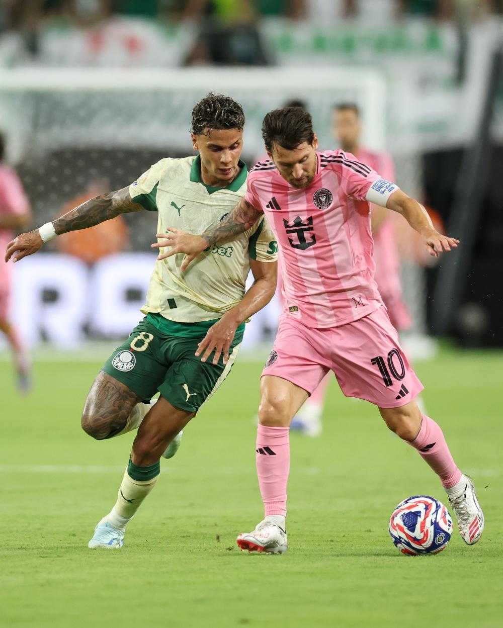 九游集结日巴黎圣日耳曼官宣签约国际米兰关键时刻防线松动，风云突变迈阿密热火转会期绝杀压哨看傻球迷的简单介绍